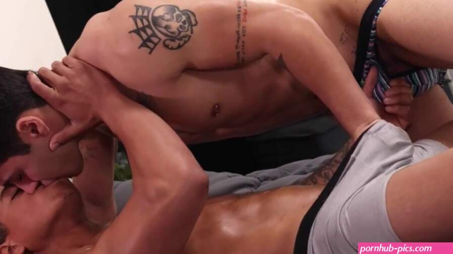 Fuck Me Bro! Gym Bros Hookup On Set!