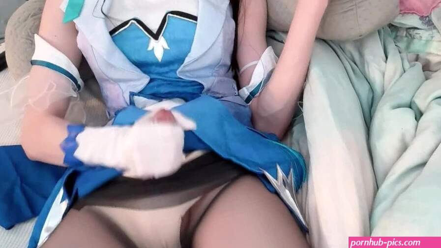 Chinese sissy in cosplay masturbate herself