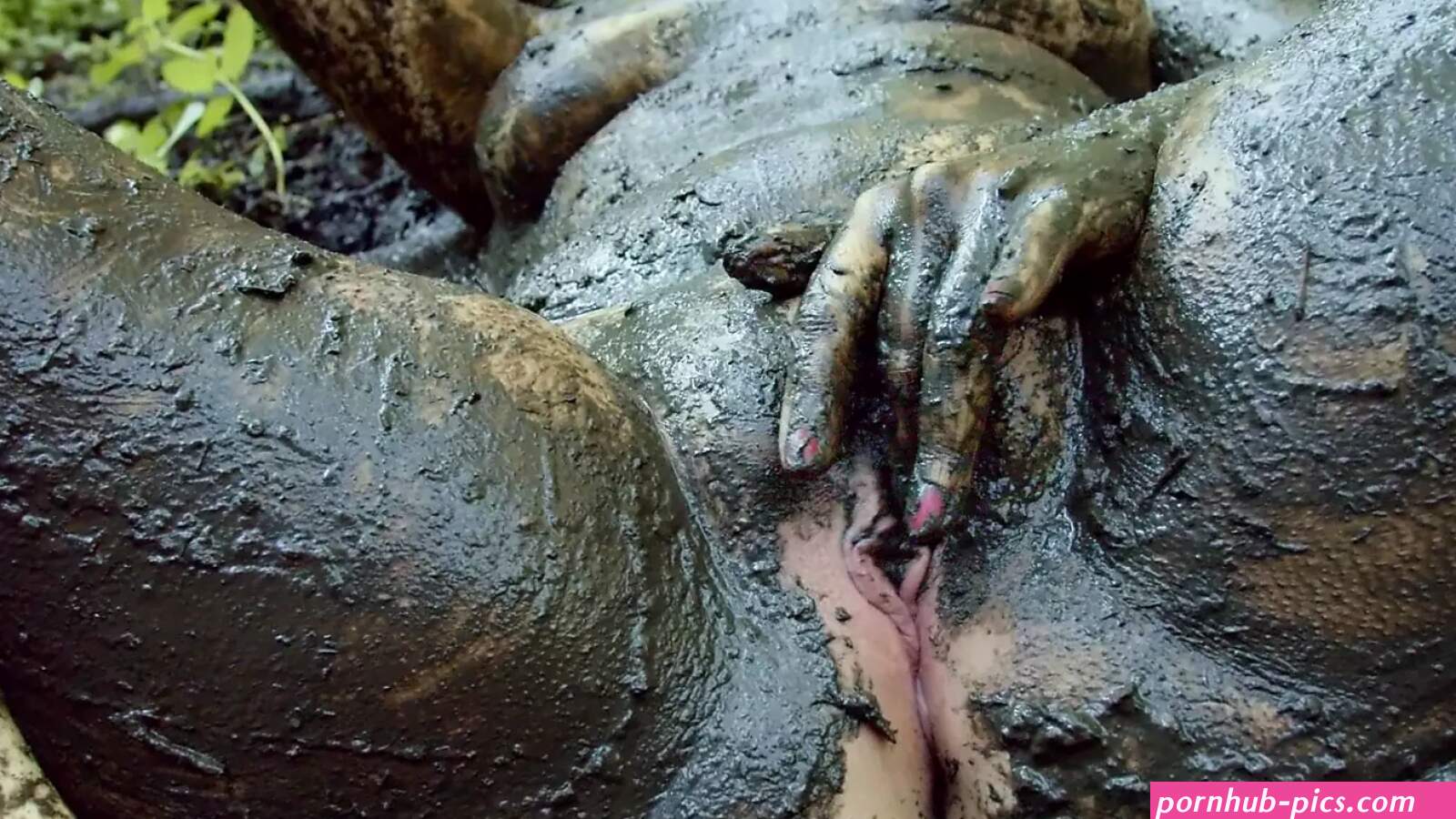 Cheerleader Cosplay Masturbating In Mud Porn Videos