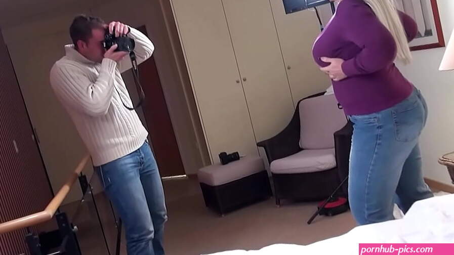 Curvige deutsche Mutter überredet zum Sex vom Fake agent