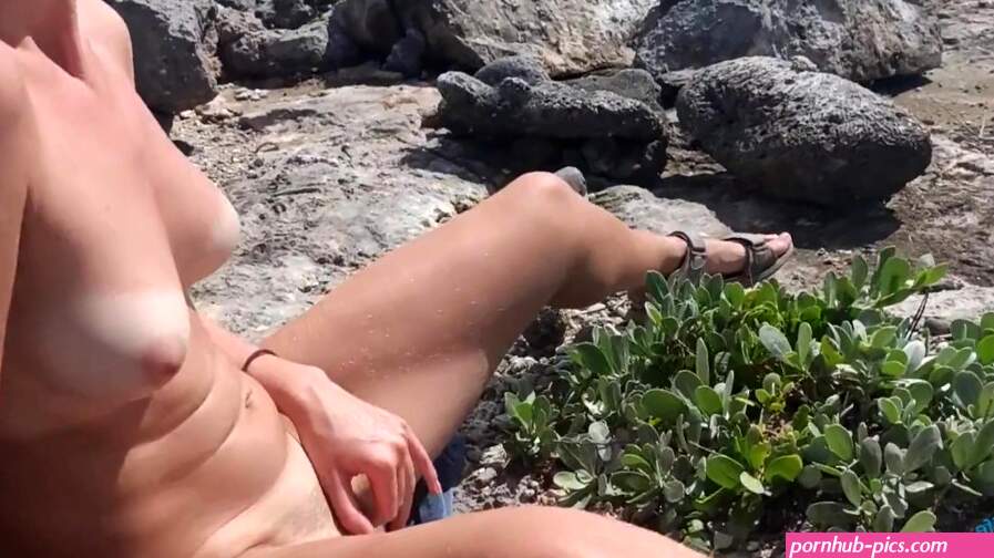Risky masturbation on a beach my boobs are shaking sexy