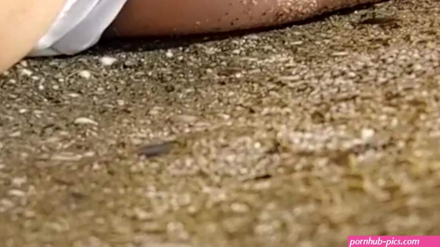 Risky public pussy flash. Beach with people Porn Videos