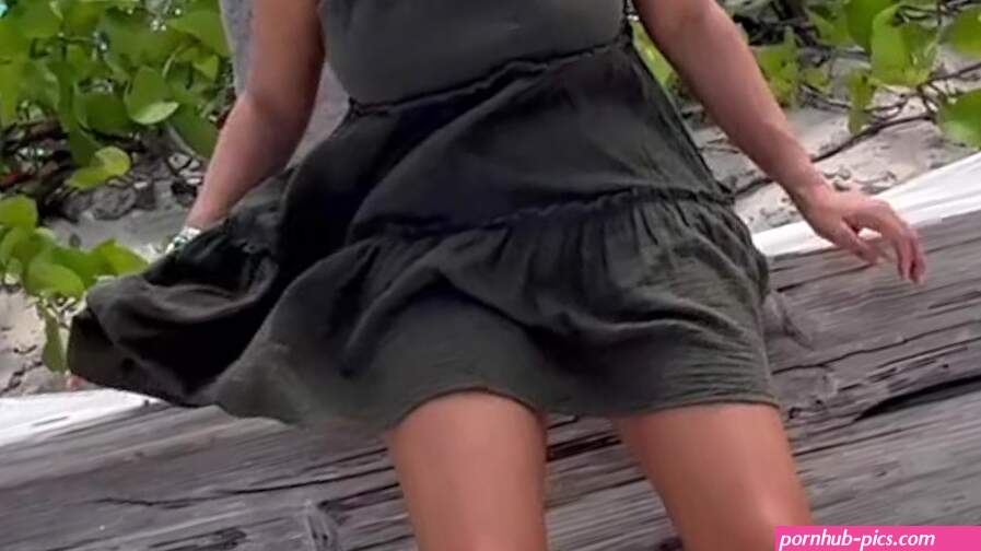 Outdoor Pussy Flash