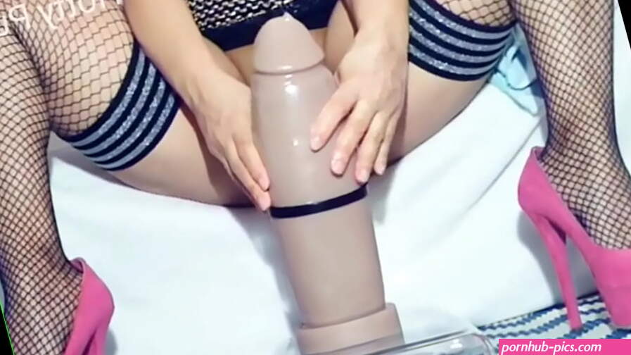Huge dildo Big toy big pussy