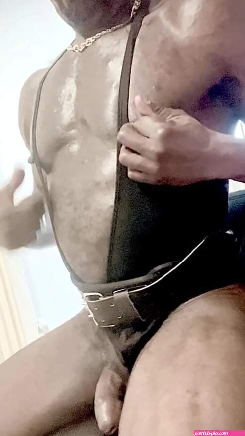 Une culturiste noire à grosse bite après lentraînement séance de sperme par Black Muscle: Vidéo Porno Beau gosse Africains Musclé BBC Éjac Gay
