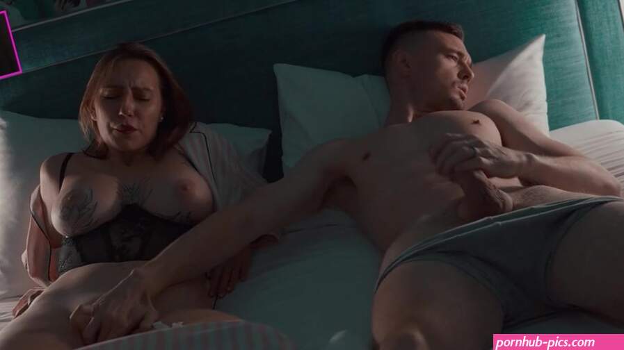 Hot Step mom cant lie without fuck and comes to Step sons shared bed for hard sex till cum in pussy Vidéos Porno