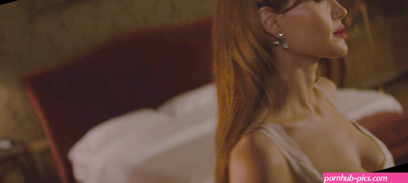 Naked Angelina Jolie in The Tourist ANCENSORED
