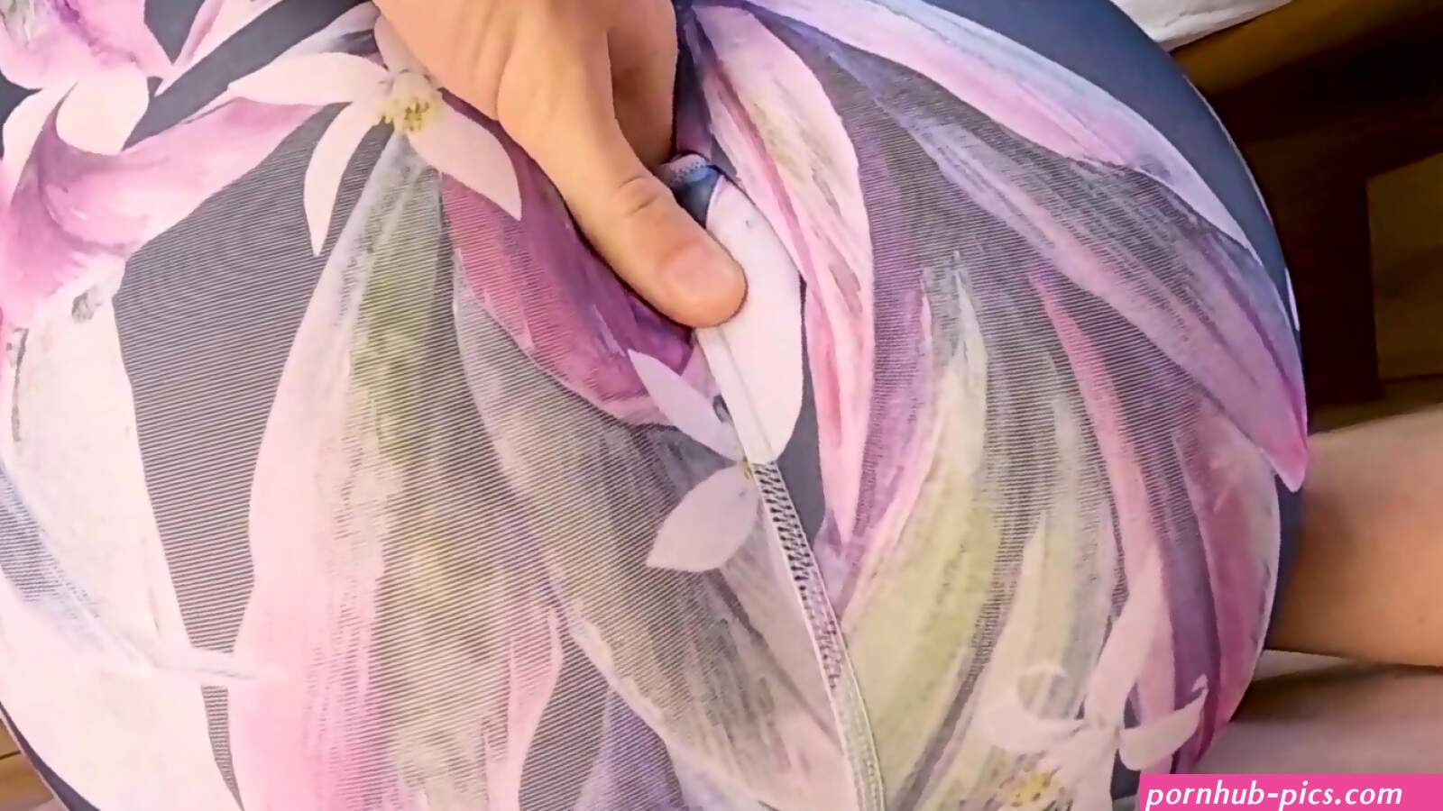 WTF?! She Is So WET! Pussy Eating And Pounding Till Creampie