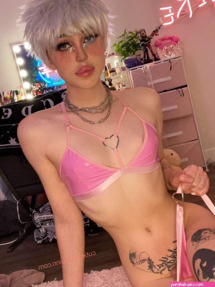 Social media is literally just a never-ending porn feed. Feed me porn in the comments. Make me cum