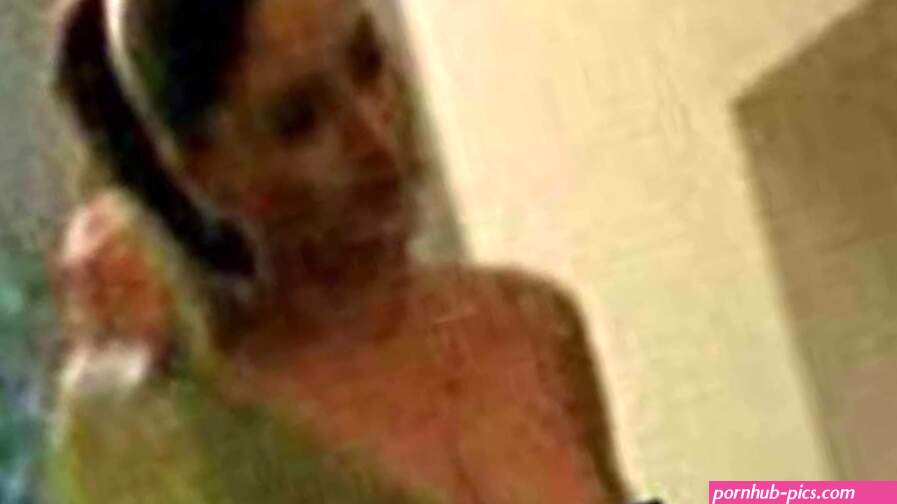 Kareena Kapoors TOPLESS Shocking Picture Leaked