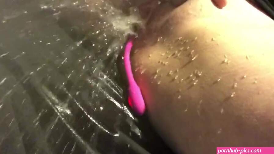 Tiener squirt met Lovense Toy