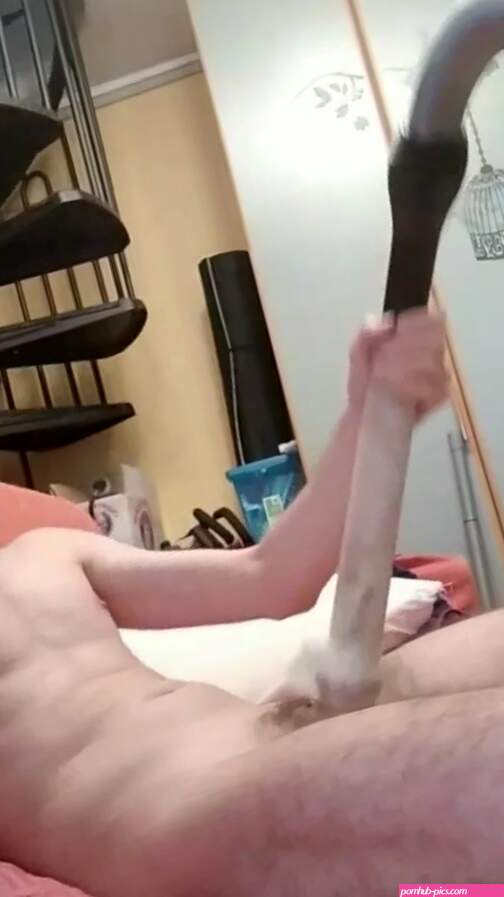 Italian FAGGOT fucking a vacuum cleaner