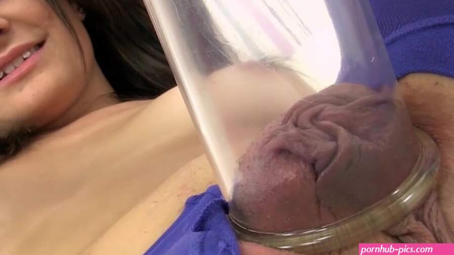 Amateur czech teen in her first toy induced orgasm
