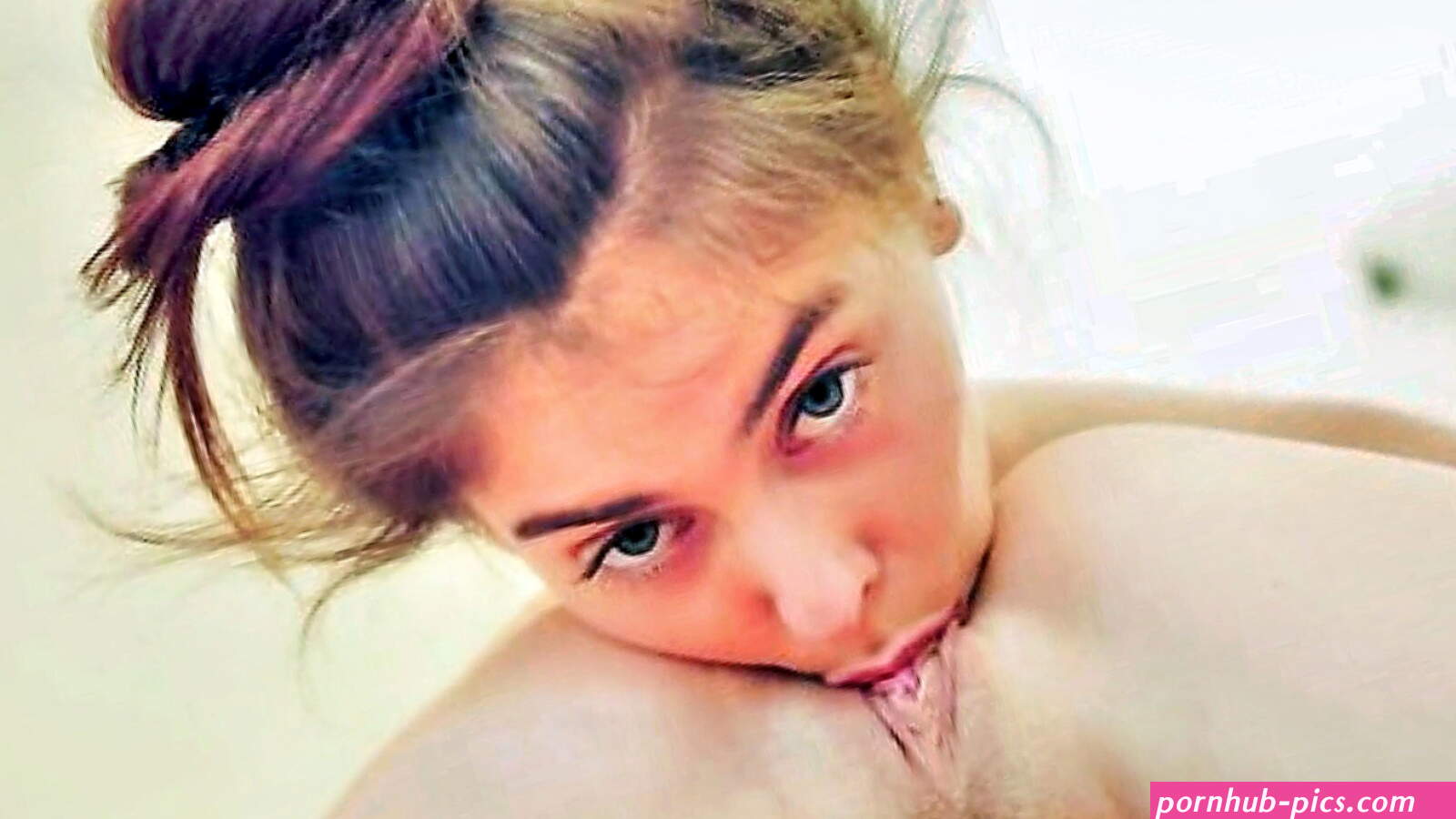 Amazing Pussy Eating Session With Isabella And Alissa