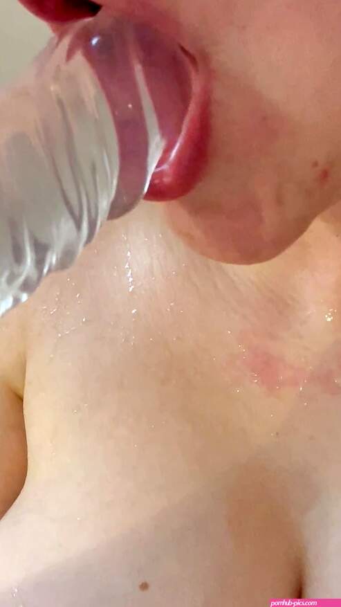 Bathtube Dildo Masturbation Wet Blowjob Sucking by Licking Beauty: Bathroom Vibrator German Sex Toy Solo Porn