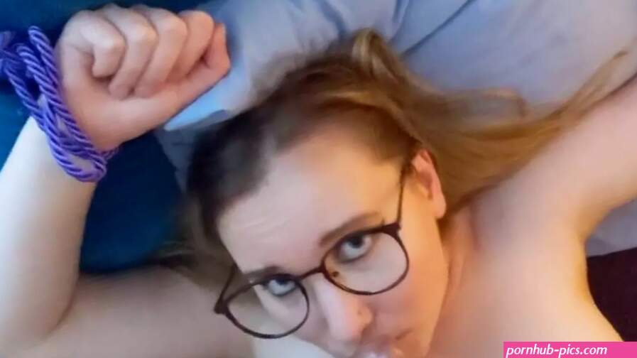 SUBMISSIVE BLONDE TEEN GIVES BLOWJOB