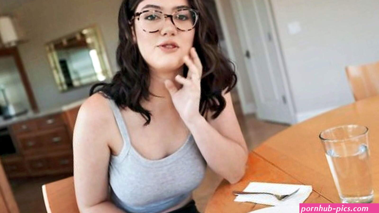 Ellie Novas Saucy Spaghetti Scene With A Spicy Twist