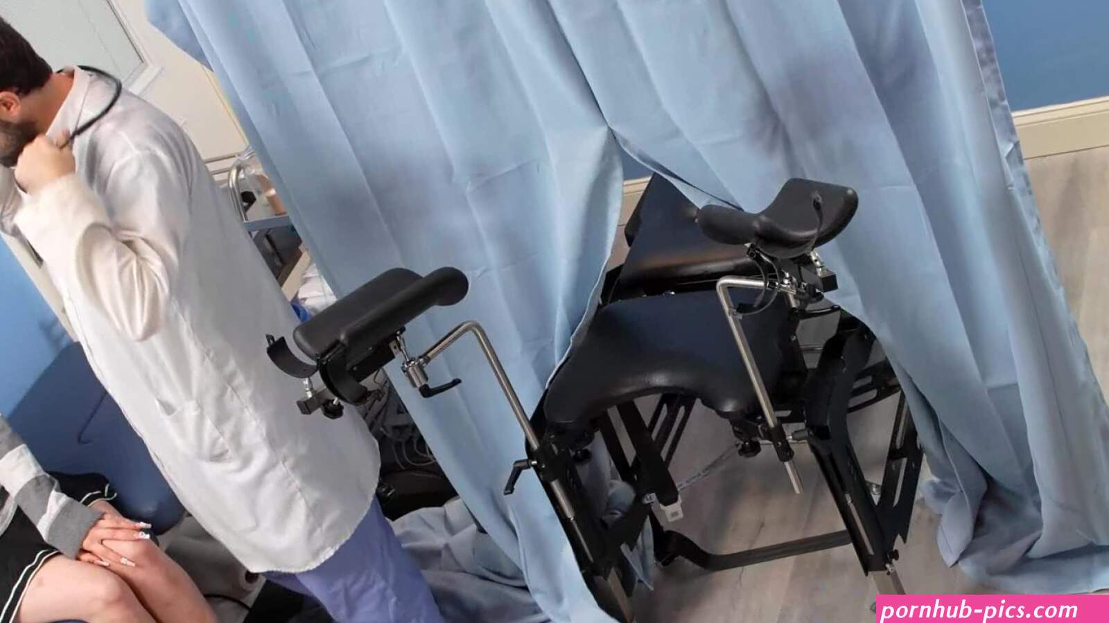 A sexy blonde babe gets fingered and fucked by an intern at the gynecologist