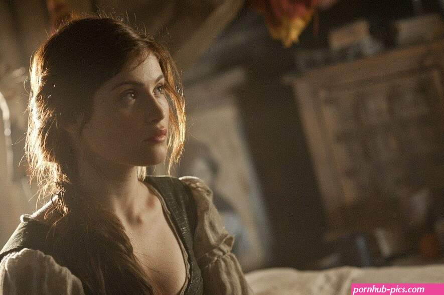 Naked Gemma Arterton in Hansel Gretel: Witch Hunters ANCENSORED