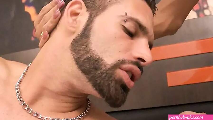 Tranny shemale neukt hetero man