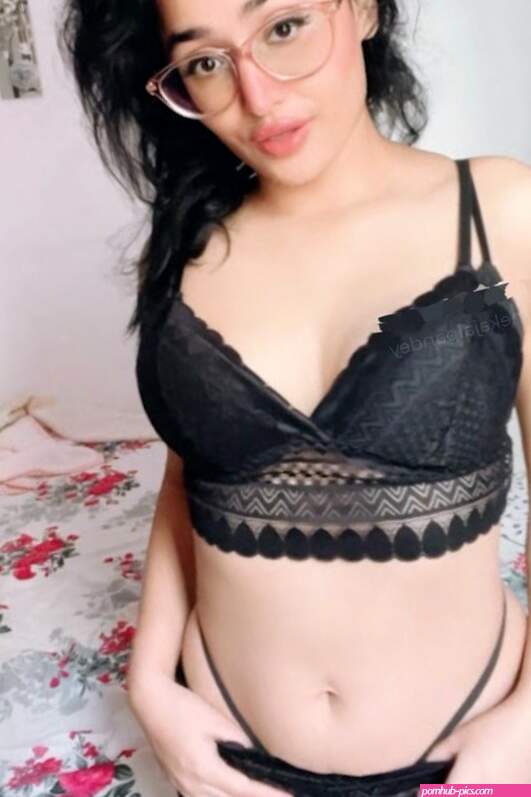 Kajal Pandey kajalpandeyreal Naakt gelekt Foto 1
