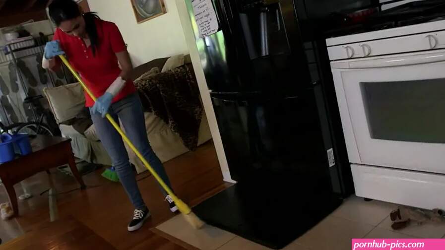Latina cleaning lady does handjob naked