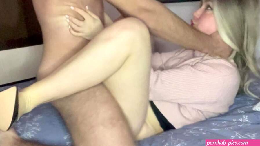 Ficken Sie Meine Beste Freunde Freundin Erwischt Sie Whrend Sie Pornos Schaut