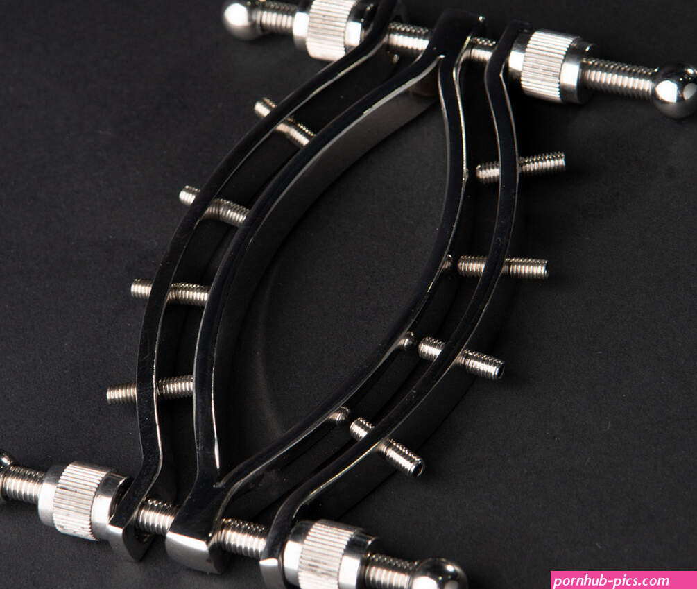 Pussy Clamp with Spikes