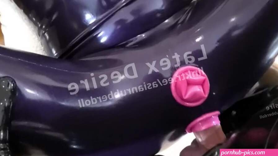 Rubber pop geneukt in alle gaten Latex Rubber