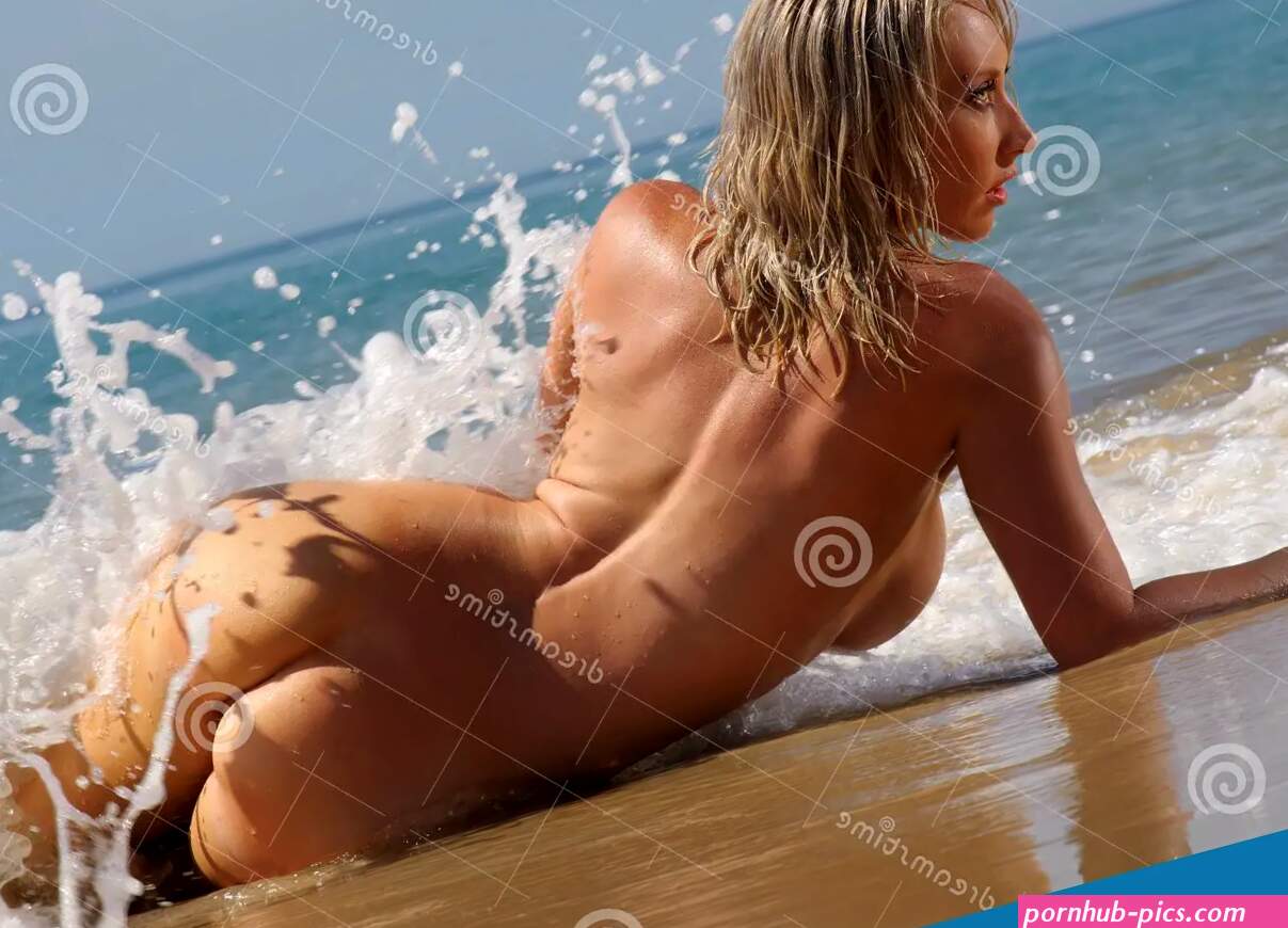 Rapariga Nua Na Praia Imagem de Stock