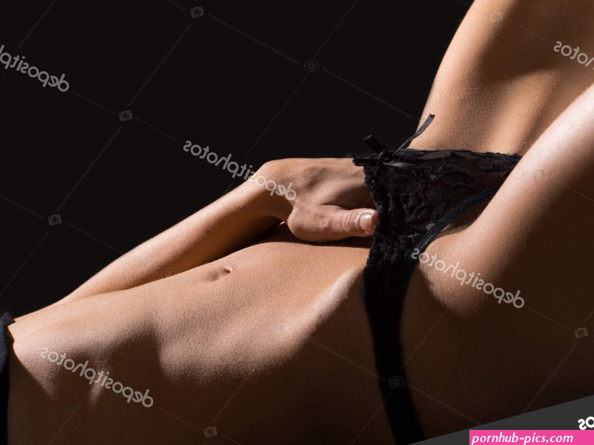 Menina sexy em lingerie. Conceito de ertica e roupa interior. Mulher toque mulher mo dentro de calcinha. BDSM. Menina nua mulher sexy corpo nu. Mulher se masturbando Foto bodystock69 246619066