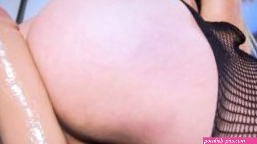 TRANS Massive ANAL Dildo training session