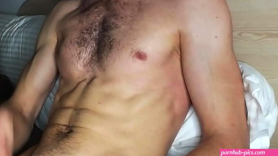 Russian guy decided to masturbate and show his perfect body