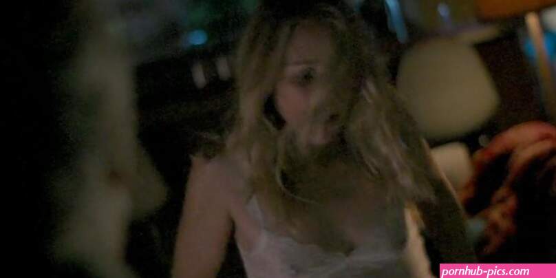 Naked Maria Bello in Goliath ANCENSORED