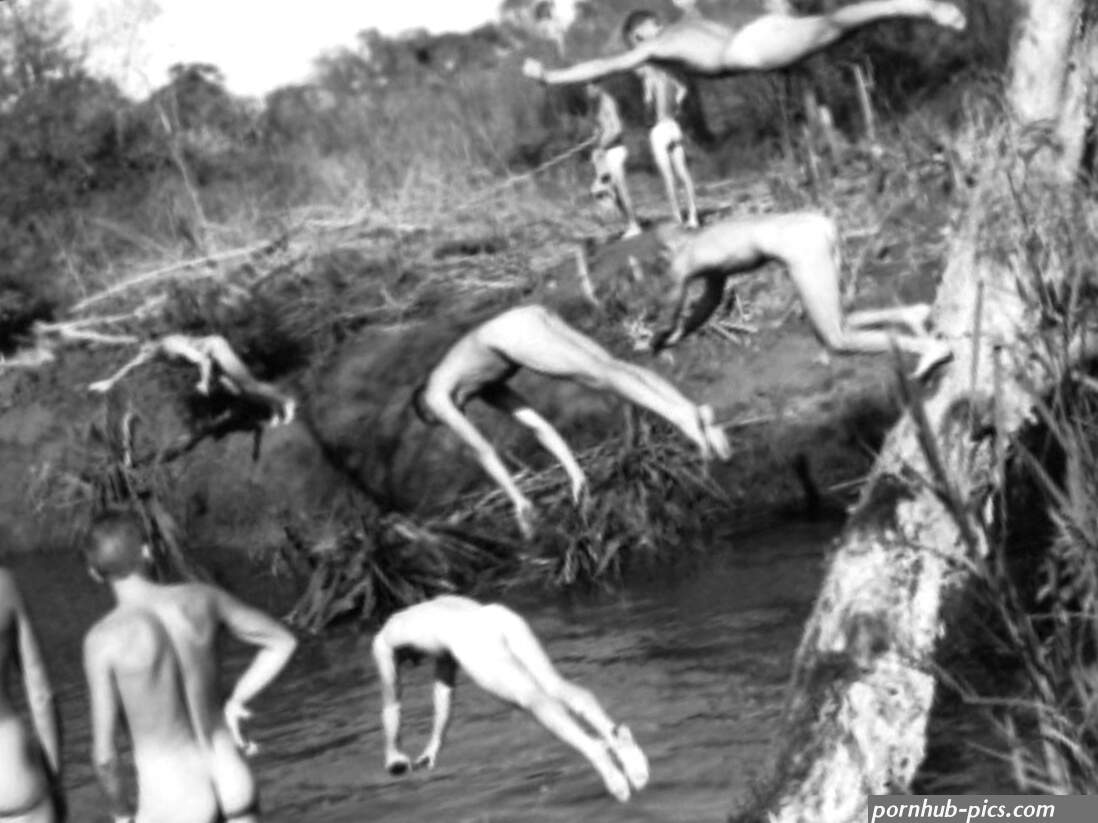 File:RAAF 1943 swimming nude.jpeg