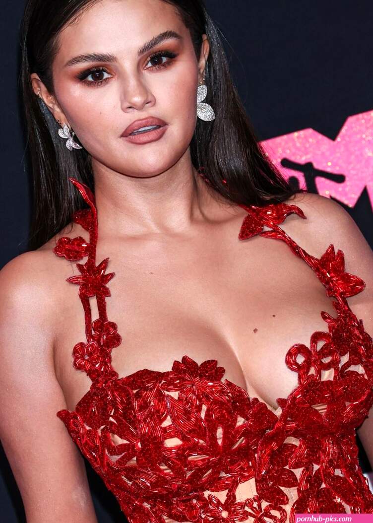 Selena Gomez Boobs at the 2023 MTV VMAs