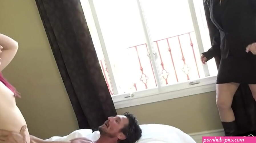 Sneaky amateur stepteen rides her stepdad