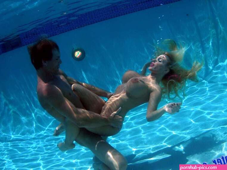 I love to fuck underwater