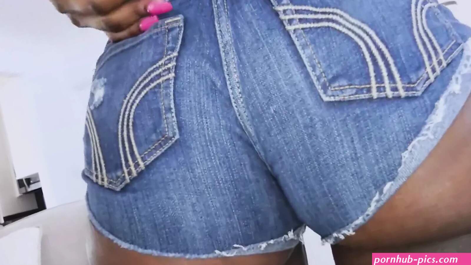 Bubble Butt Black Teen Has Wild Ass Fucking Session feat. Skyler Nicole