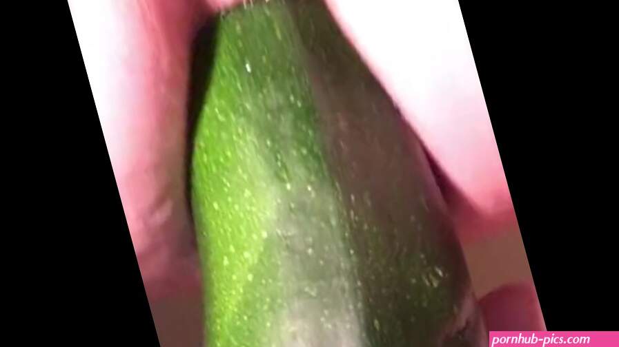 Huge Zucchini Anal with Squirting