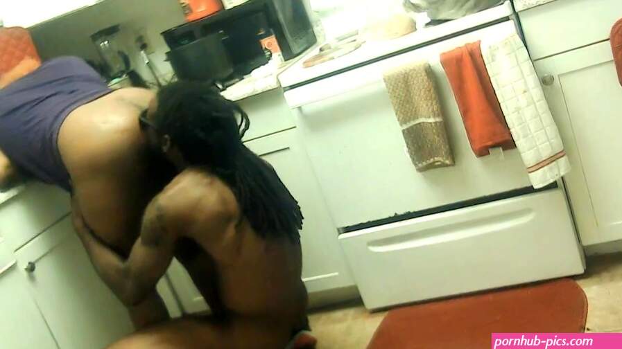 EBONY MILF GETS PUSSY ATE IN KITCHEN WHILE FRYING CHICKEN!!! 24StrokesontheSIDE.