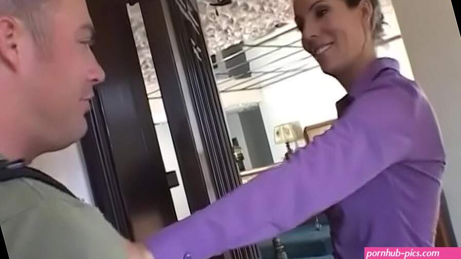Best friends mom gets fucked in bed