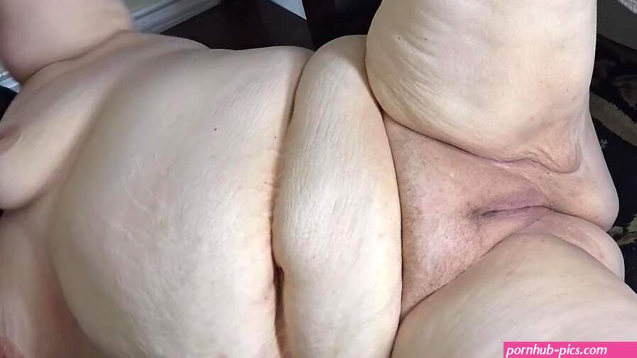 Big fat ass BBW maid lady cleaning house naked and showing juicy pussy close up