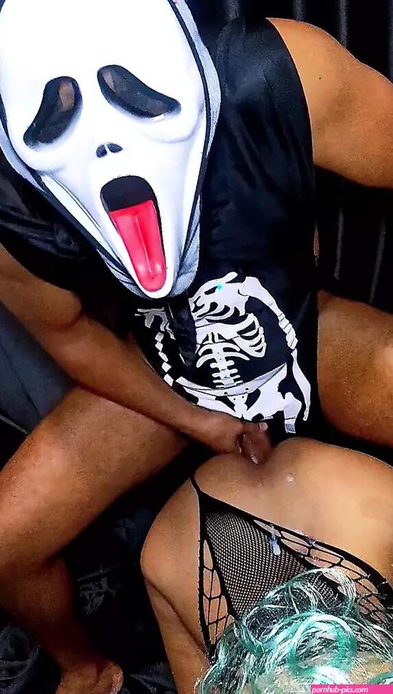 Sex at a Halloween Costume Party: Amateur Porn feat. Gatubela2024