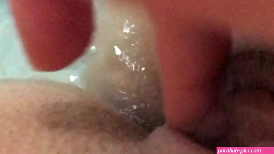 pussy play in the bath fast clit rubbing