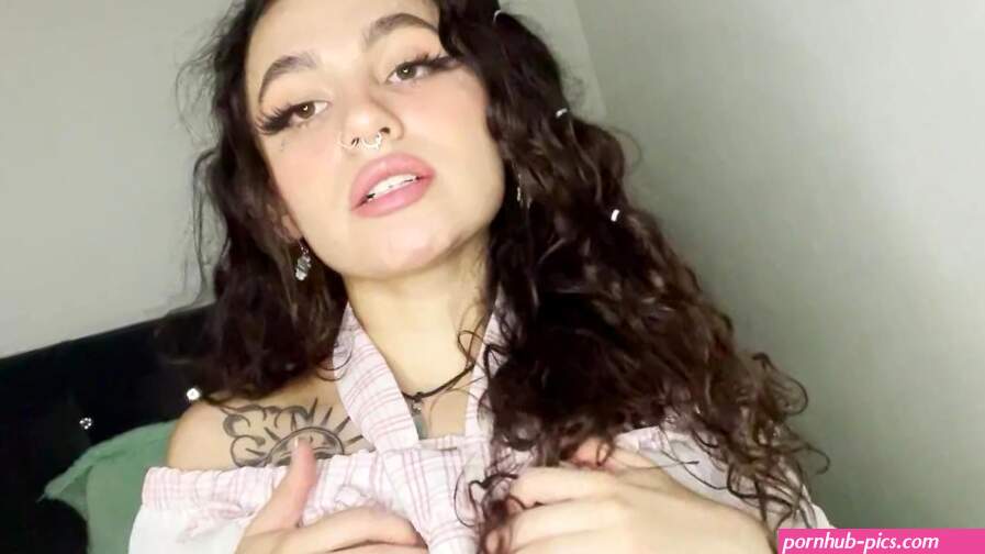 19-year-old Latina Fucks Herself Hard Untill She Cums