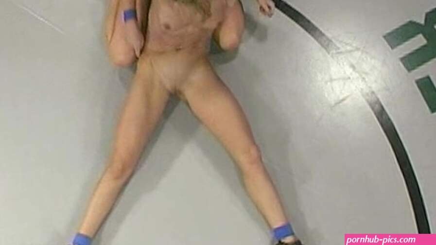 Sexy naked girls catfight