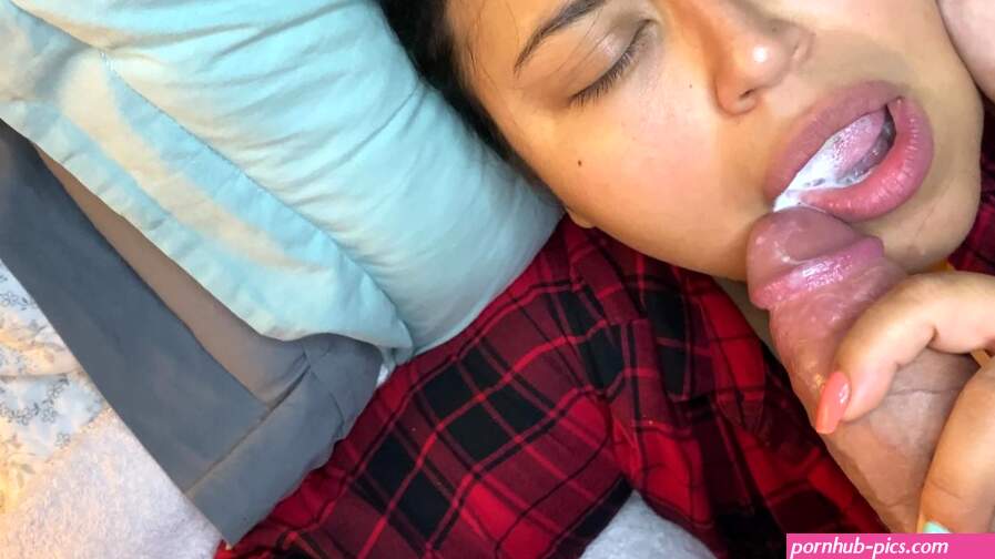 I WAKE UP mommy by SURPRISE and fuck her mouth until I cum inside! 4k