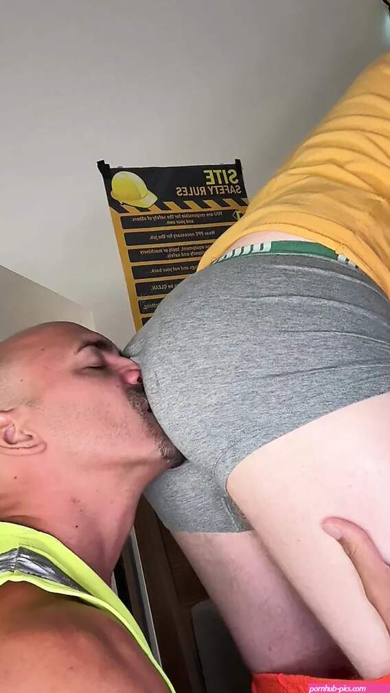 Construction creampie Ginger tradesman prende un cazzo xl superdotato ed una grande sborrata in profondità nel suo buco del culo