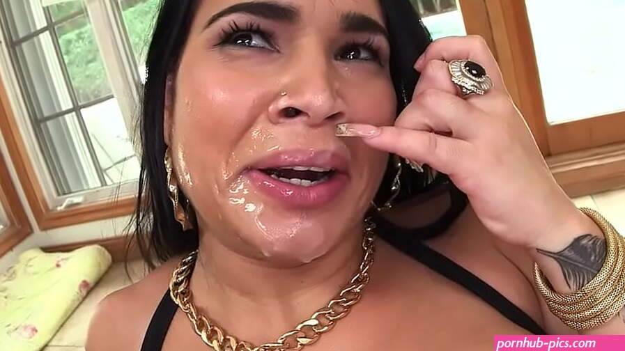 Big booty Latina gets some anal